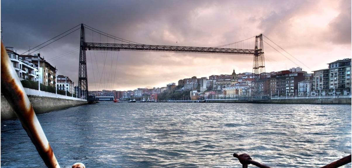 A 5 Minutos Andando Del Casco Viejo, Ayuntamiento, Plaza Circular Y Gran Via De Bilbao Y Proximo A Las 2 Lineas De Metro Buitenkant foto