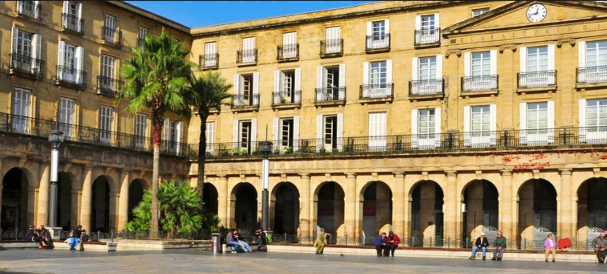 A 5 Minutos Andando Del Casco Viejo, Ayuntamiento, Plaza Circular Y Gran Via De Bilbao Y Proximo A Las 2 Lineas De Metro Buitenkant foto