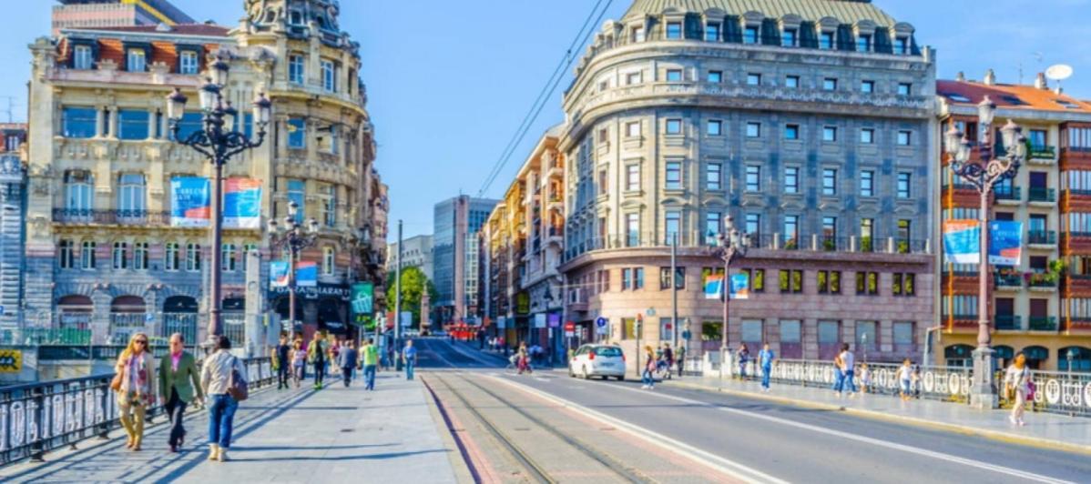 A 5 Minutos Andando Del Casco Viejo, Ayuntamiento, Plaza Circular Y Gran Via De Bilbao Y Proximo A Las 2 Lineas De Metro Buitenkant foto