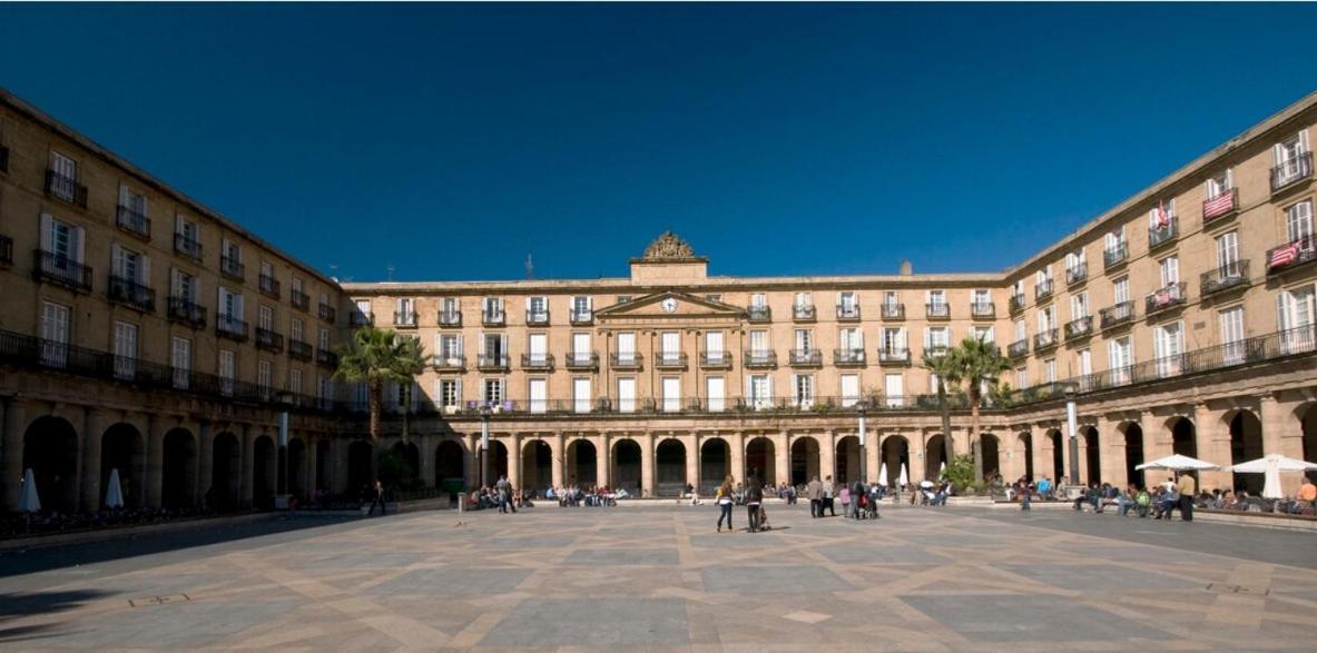 A 5 Minutos Andando Del Casco Viejo, Ayuntamiento, Plaza Circular Y Gran Via De Bilbao Y Proximo A Las 2 Lineas De Metro Buitenkant foto
