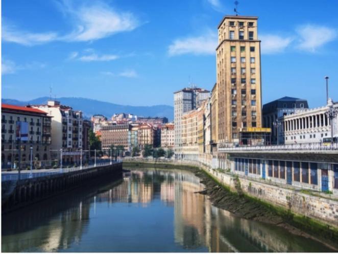 A 5 Minutos Andando Del Casco Viejo, Ayuntamiento, Plaza Circular Y Gran Via De Bilbao Y Proximo A Las 2 Lineas De Metro Buitenkant foto